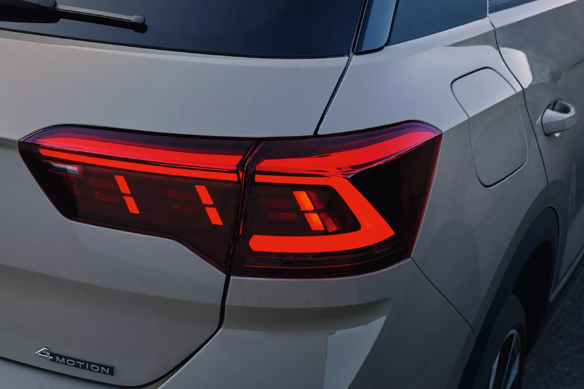 Volkswagen_T-Roc_1200x800_03